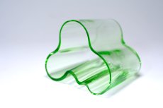 画像4: iittala/イッタラ/ALVAR AALTO/Savoy vas/アルヴァ・アアルトコレクション ベース/H9.5cm /アップルグリーン (4)