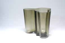 画像4: iittala/イッタラ/ALVAR AALTO/Savoy vas/アルヴァ・アアルトコレクション ベース/H12cm/グレー/BOX付き (4)